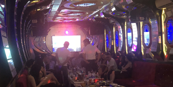 Cận cảnh truy quét nhà hàng thác loạn ở trung tâm Sài Gòn